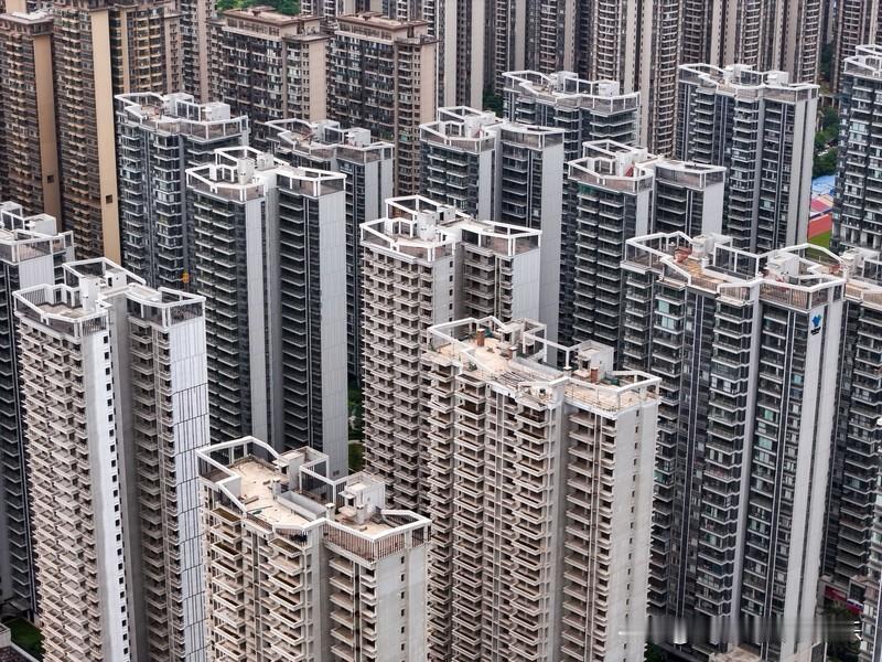 如今，炒房客最痛恨的并非那些看空房价之人。
而是与他们一样看涨房价，却未买房的人