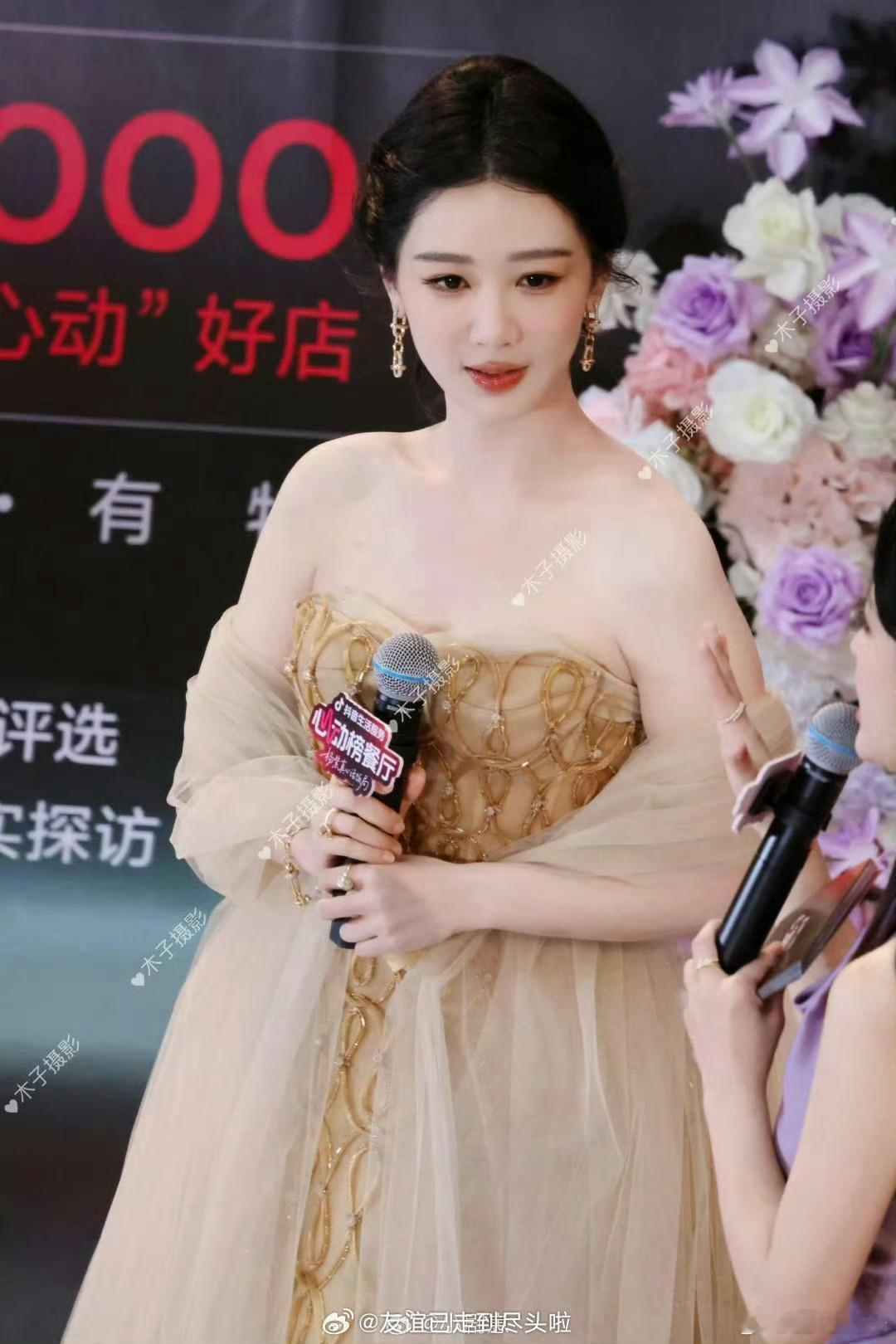 杨紫最近伙食不错呀。 