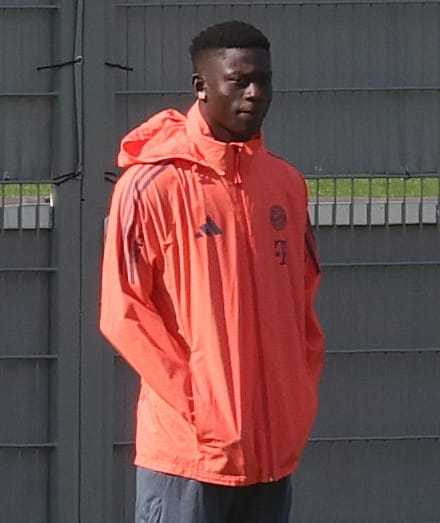 一月份签约的Bara Sapoko Ndiaye在周五的训练中遭遇关节囊损伤，预