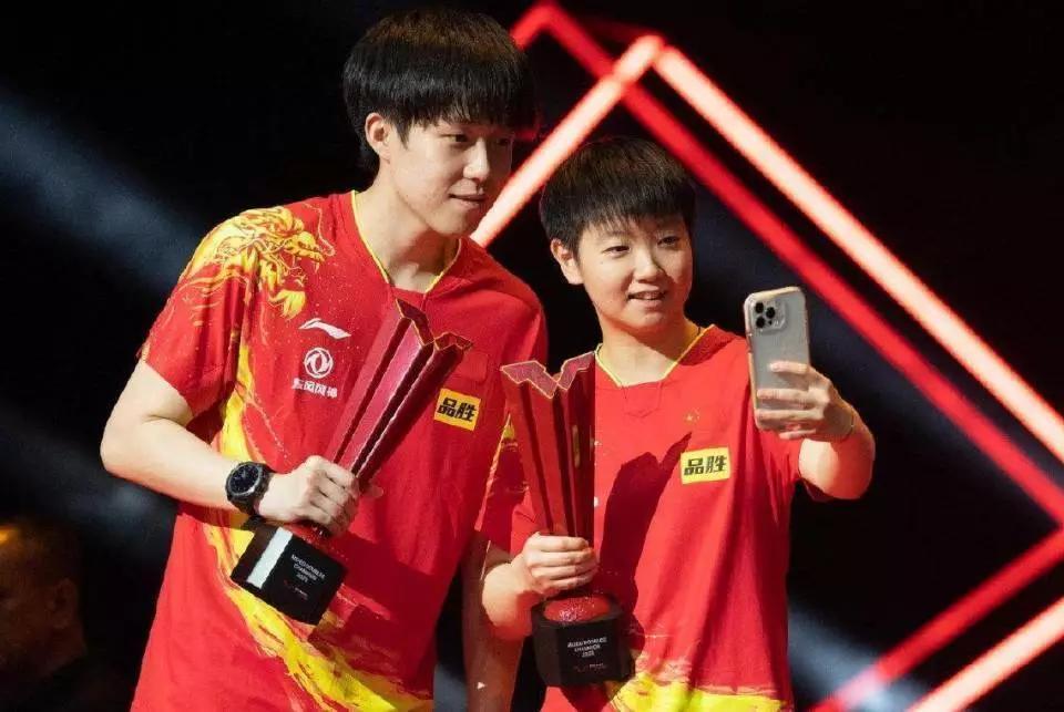 3-0赢中国队德比，王楚钦/孙颖莎夺得2连胜。2025WTT香港总决赛继续进行。