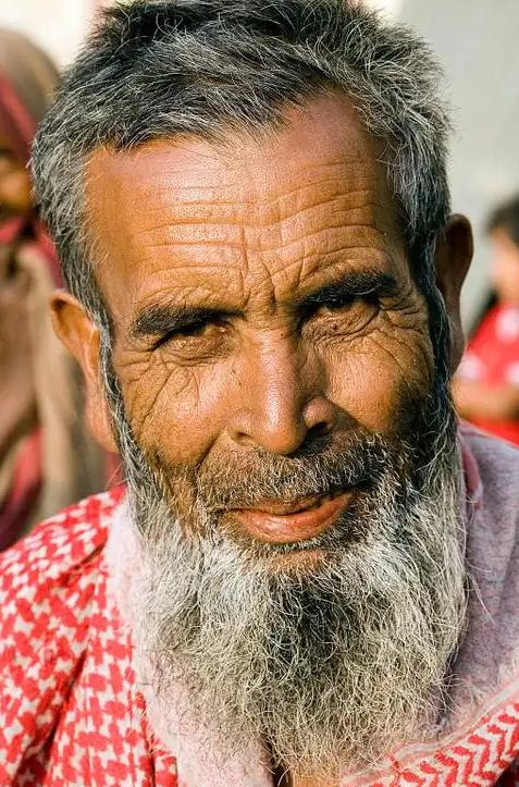 孟加拉国发现了一个很有趣的问题，凡是靠在中国旁边的国家，哪怕是国土面积没有超过，