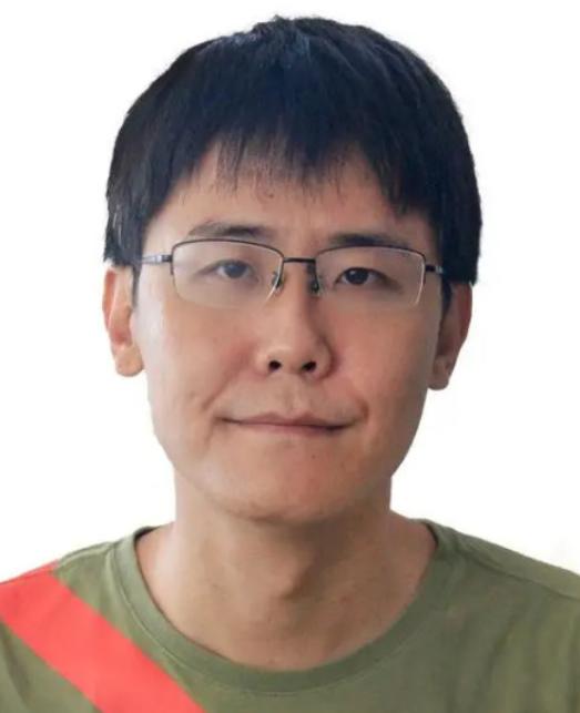 2002年，清华学生用硫酸泼熊，造成4只严重灼伤，1只失明。21年过去，他成了中