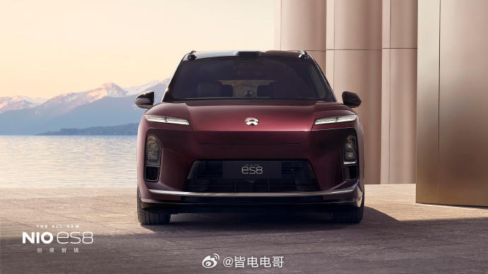 蔚来全新ES8 新车色—— M42 星云红，选配价格 10000 元即日起至20