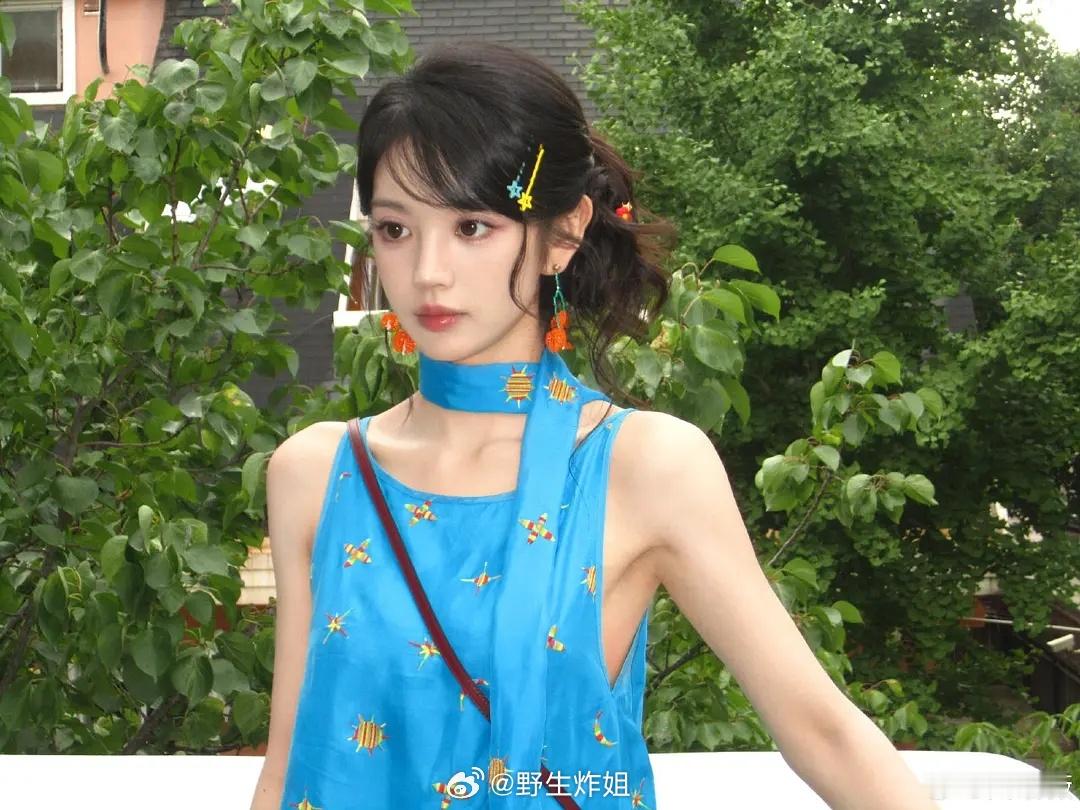 这个风格好适合田曦薇 千禧辣妹 ​​​