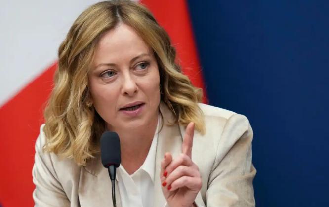 谁也没想到，意大利居然敢这么干，4月14日梅洛尼突然放出重磅消息，二话不说就暂停