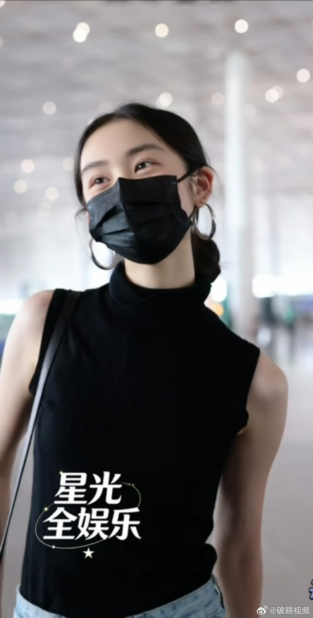 黄多多放暑假回国现身机场，好漂亮素颜好美黄多多这气质真的是独一份的黄多多下沉口碑