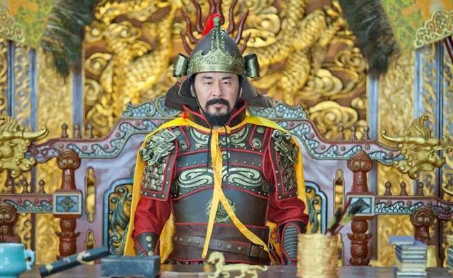 古代历史人物中，我最喜欢的就是宋太祖赵匡胤，此人文武兼备，一举结束了华夏五十多年