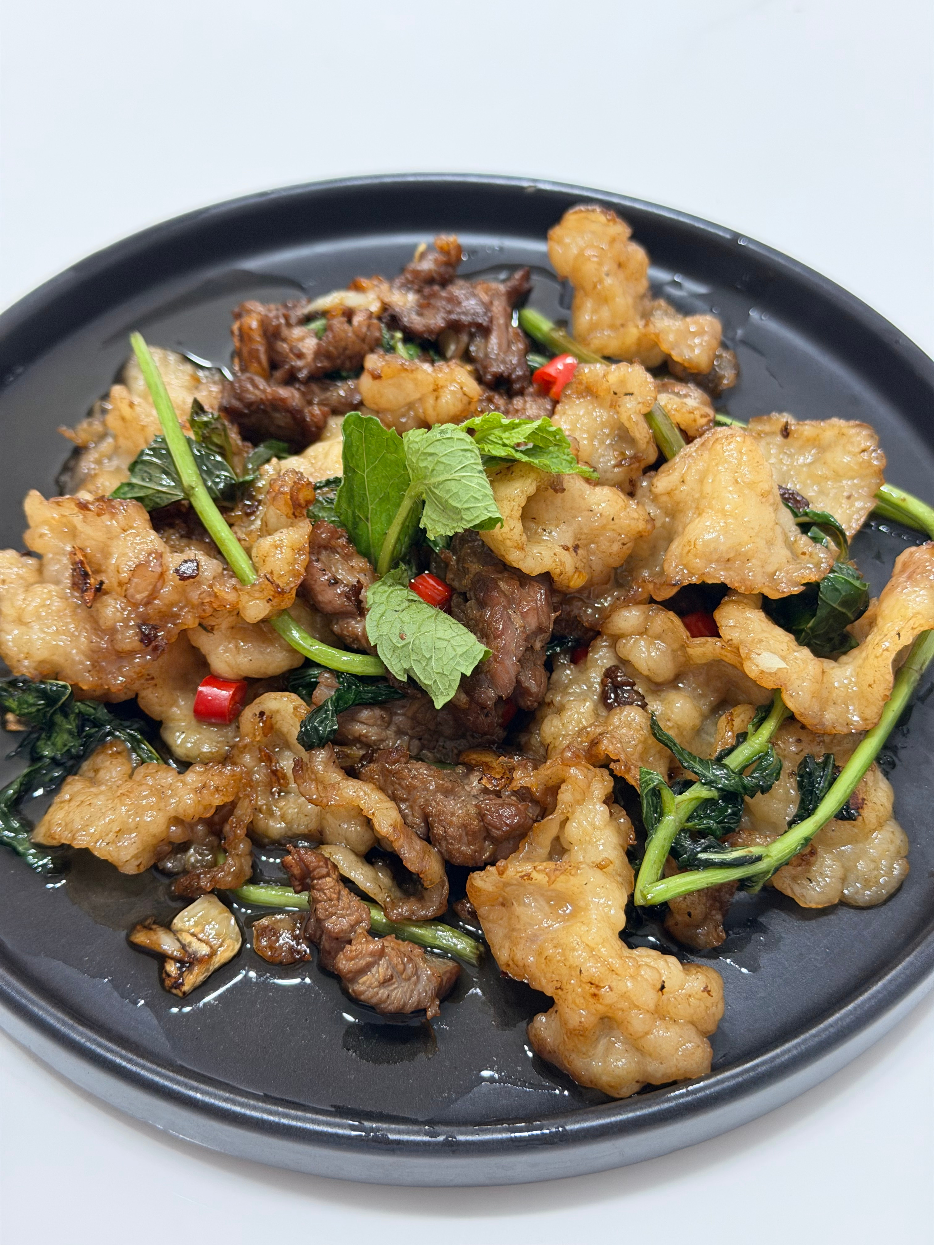 最近做的饭牛肉虾仁波奇饭薄荷木姜子胸口油吊龙三文鱼虾仁沙拉 