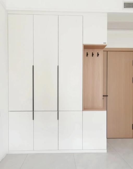 分享一款很好用的衣柜设计！！[心][心]
高度：两米4
宽度：1米8
深度：60