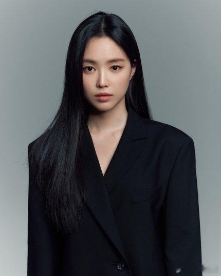 孙娜恩离开YG孙娜恩签约JWide 12日韩媒消息，孙娜恩已与JWide公司签订