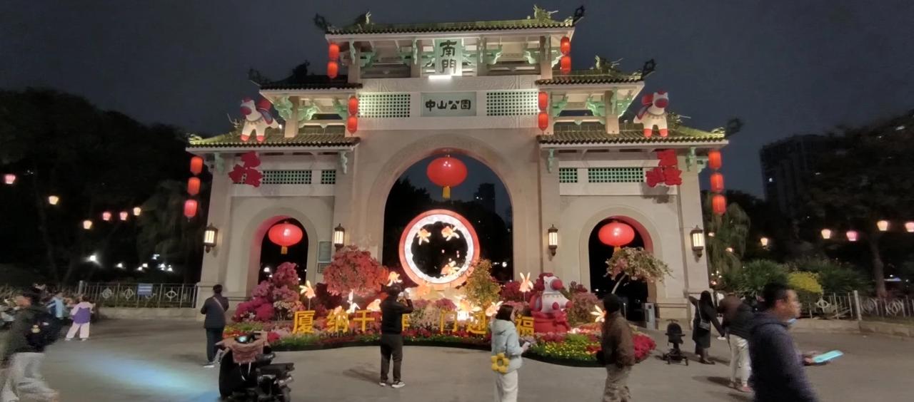 厦纳千祥，门迎万福！愿新的一年福气满满、好运连连！[送自己一朵花][送自己一朵花