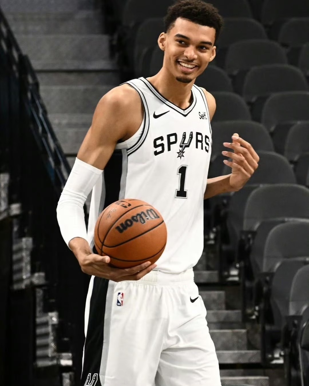 NBA未来是你的，看文班亚马生涯达成3000分的速度与众巨星对比：1、文班亚马—