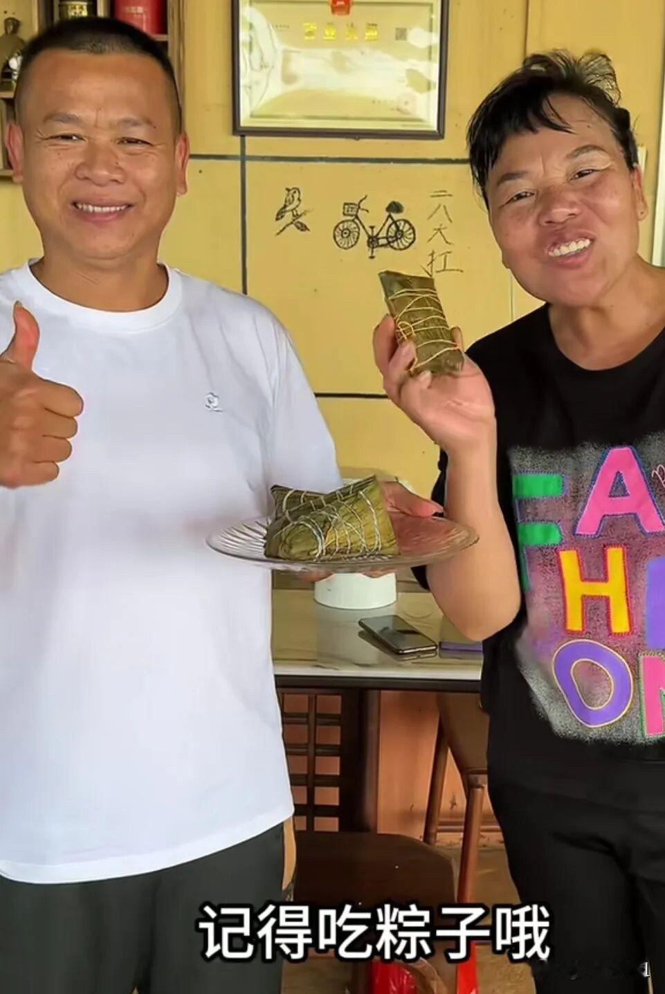 全红婵妈妈说

大家都只看到我女儿拿奥运金牌风光，

却不知道她七岁就离开家是什