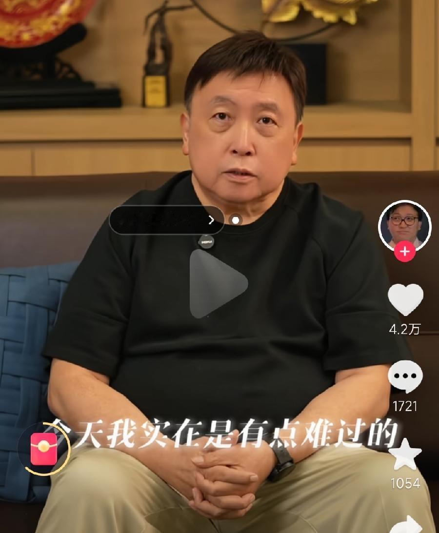 王晶发视频怀念谢贤，说自己真的很难过，但是不会哭，回顾了二人早年相识的往事，四哥