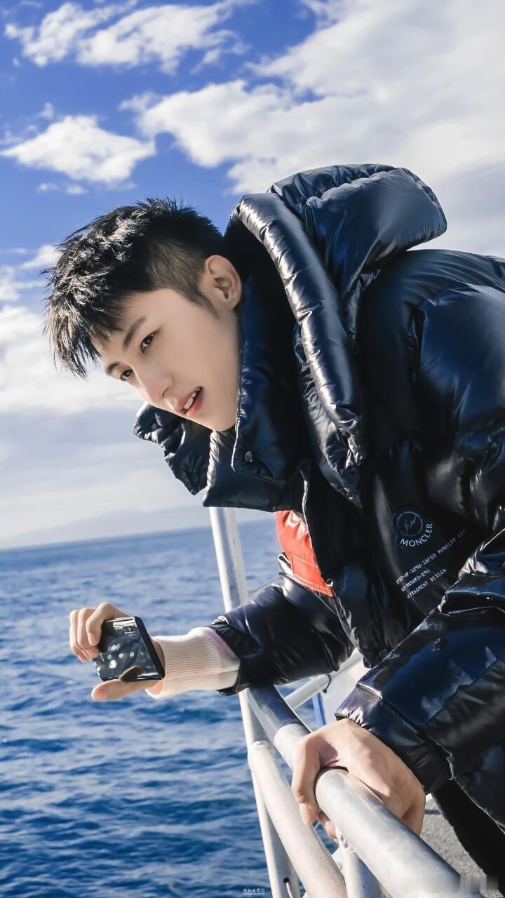 黄景瑜还没有原谅右眼吗别人拍戏轮流受伤，黄景瑜拍戏固定伤害右眼，这是什么专属战损