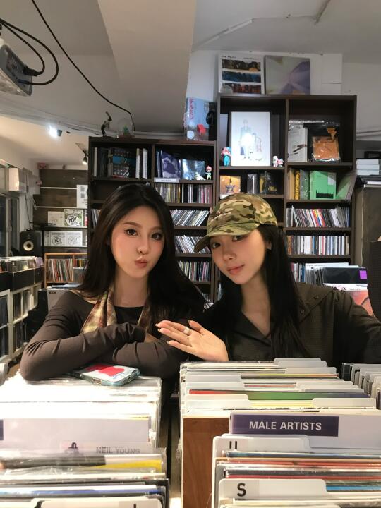 在香港逛到喜欢的唱片店💽 lı⑉*﹆