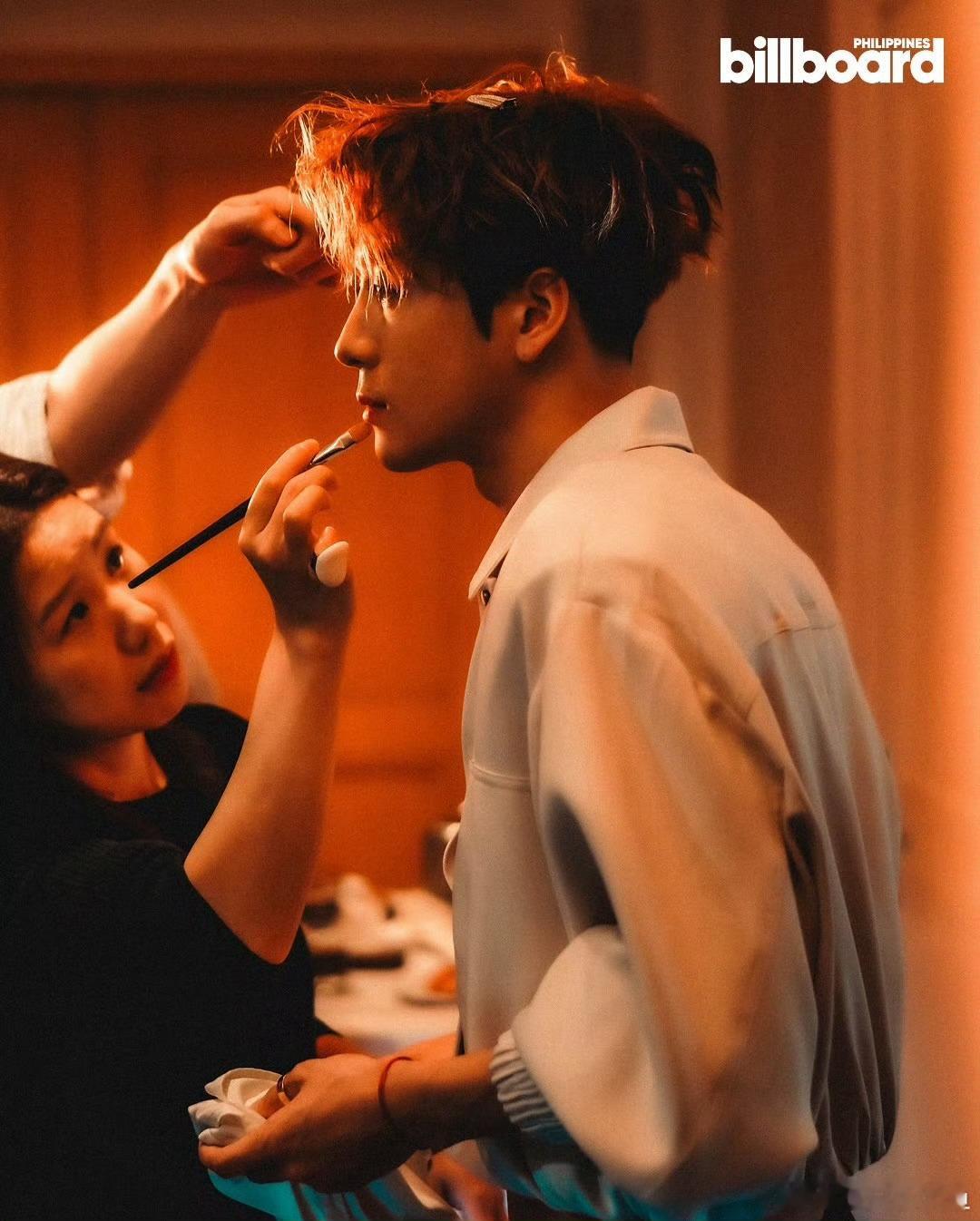 主人 您又帅了王嘉尔2025年度总结全是封面