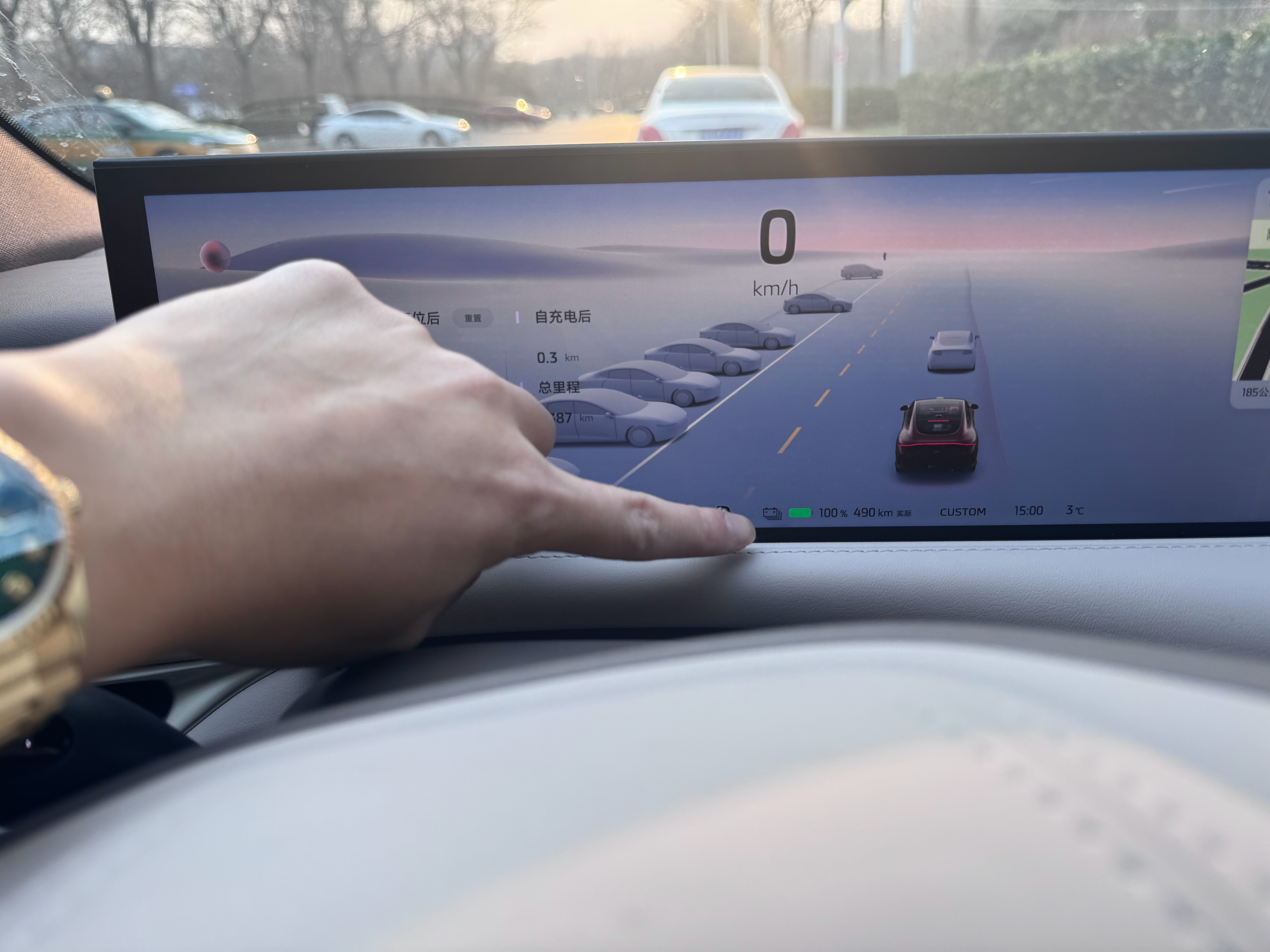 气温真是北方用电车的一大痛点高的时候满电WLTC有600大现在0度左右只有不到5