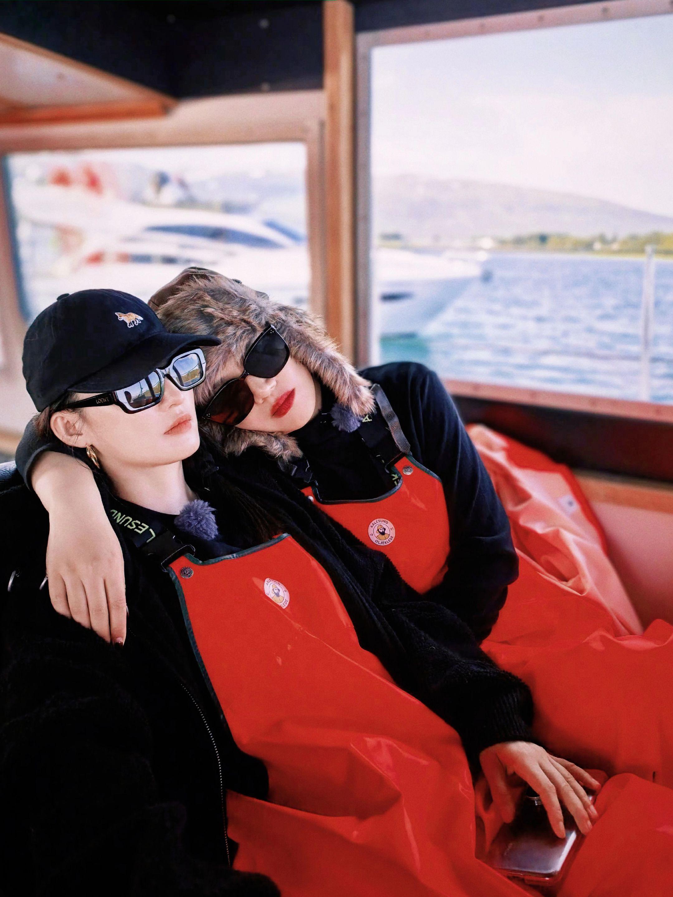 “有人拿捏着你的敏感隔岸观火，就一定有人愿意拥抱你的怯懦。”