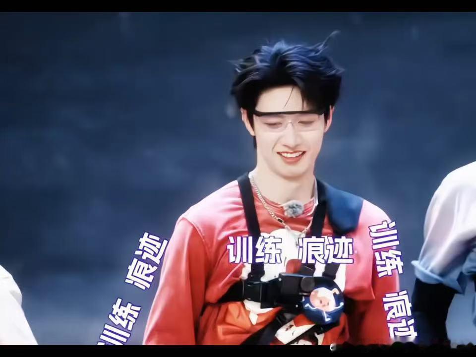 朱志鑫拿的万人迷剧本吧朱志鑫那很坏了一路向海的少年朱志鑫想出对战小计谋，兴致勃勃