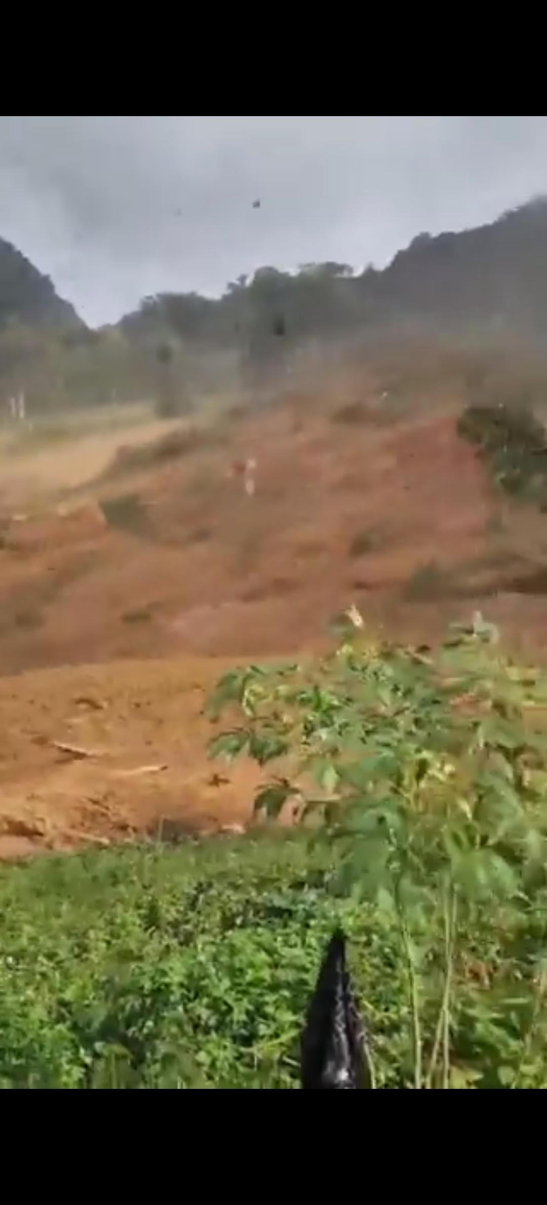 突发快讯：越南发生大规模山体滑坡
 
“我先是听到一声巨响，接着是像卡车在路上行