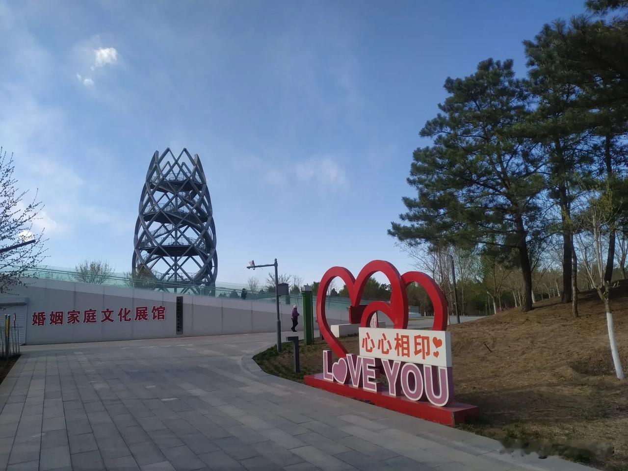 赤峰市红山区桥北的乌兰哈达公园经过多年的生态改造和功能升级，已成为集生态保护、休