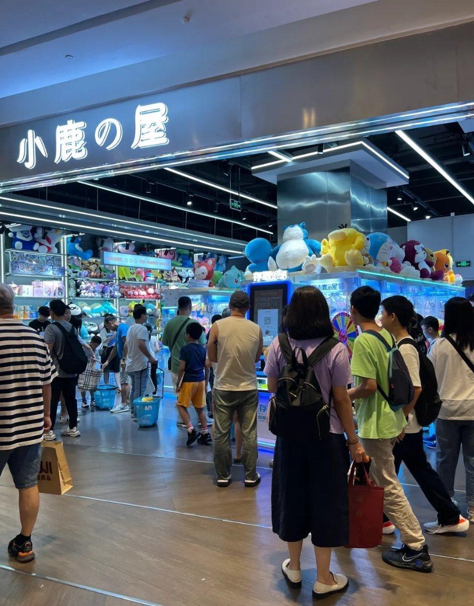 深业上城，港人扎堆，瞧啥都新鲜。 ​​​