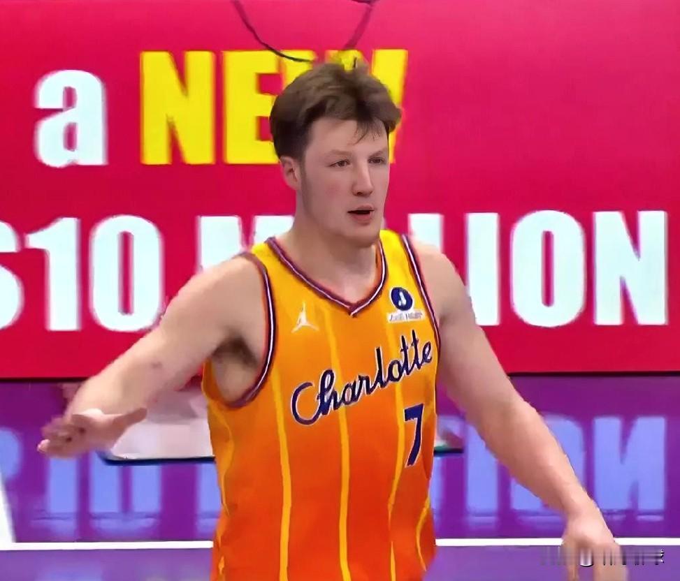 投的比库里还准！！！4号新秀克努佩尔最近8场比赛的三分球命中率！！！
客场对阵公