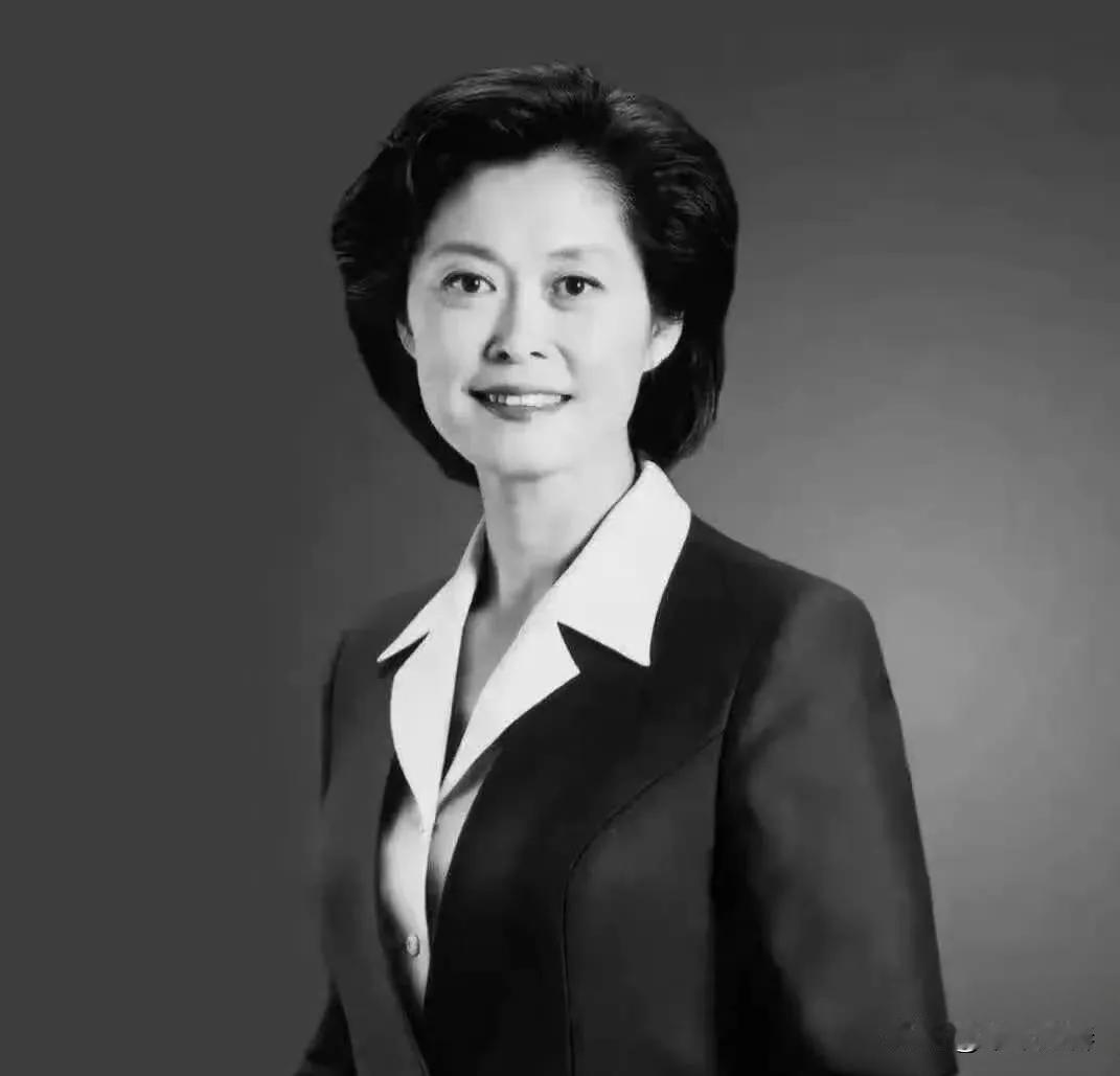 罗京走时，满屏“天妒英才”；
李咏走时，一句“永失我爱”；
敬一丹走时，女儿在讣