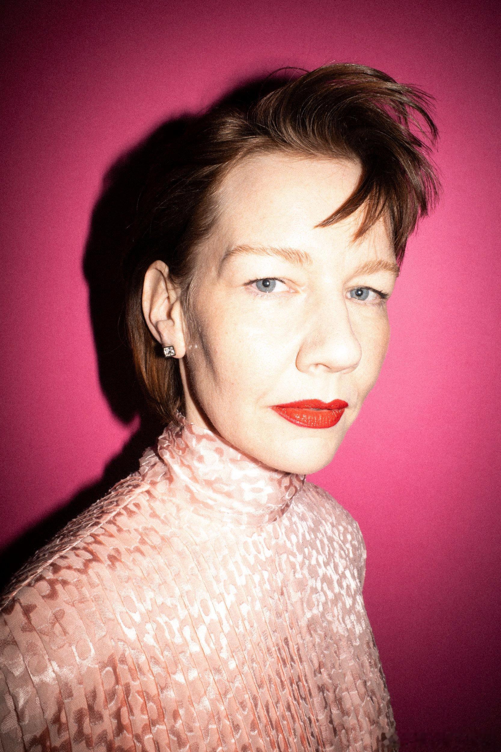 桑德拉·惠勒为HUSH杂志拍摄的两张照片 