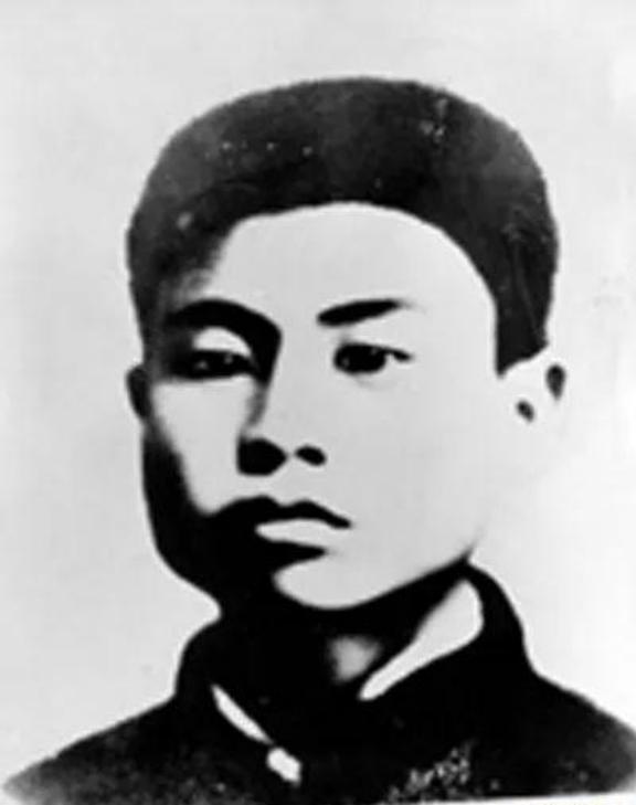 1938年，中共土默特旗工委书记贾力更，得知日军在大同设了一个军火库，他化装前往