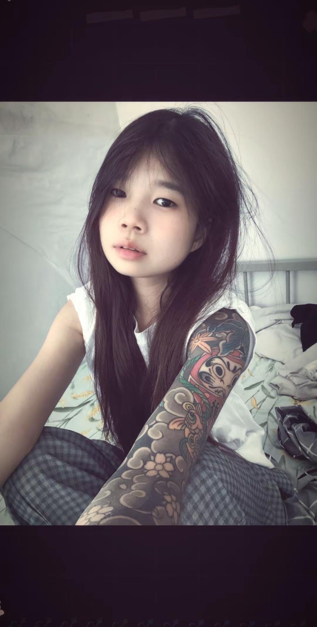 脾气怪怪的脸圆圆的眼睛小小的我