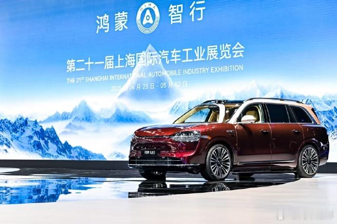 这就是50万级销冠的魅力吗 问界M9这车最近真有点“街车”内味儿了！说白了，中年