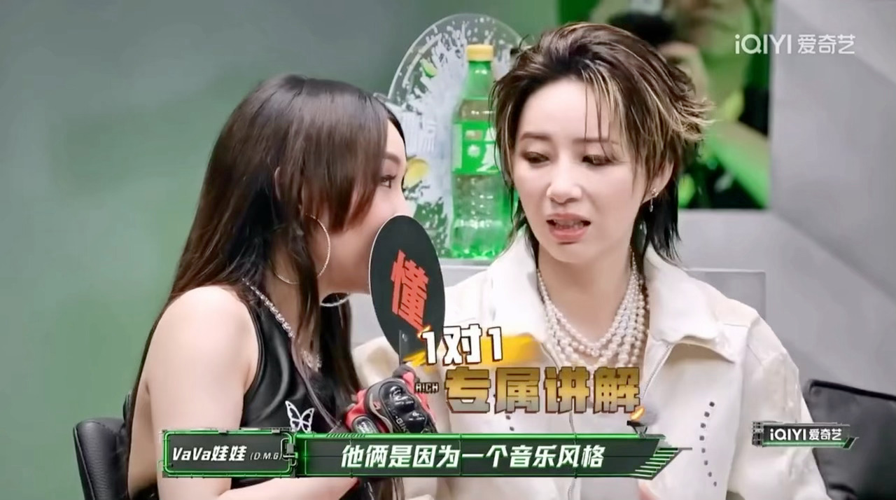 谁看李斯丹妮和vava凑一起唠八卦不直呼演我和闺蜜，俩人凑一块叽叽喳喳分享小秘密