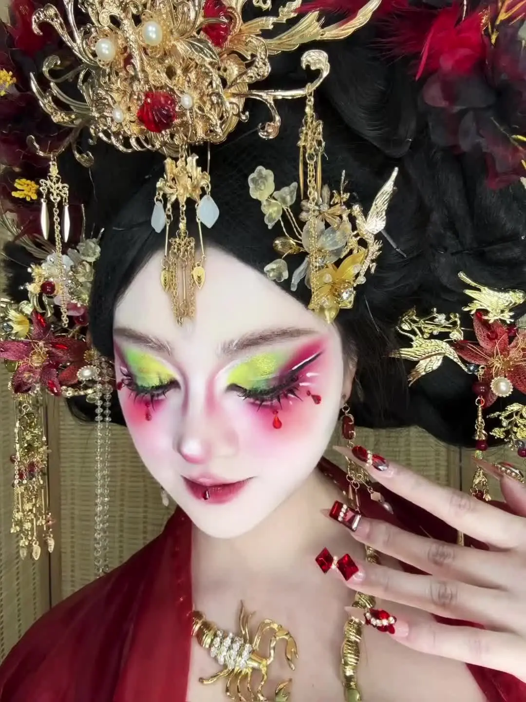 “洛阳城中花魁现，一眼惊鸿梦不归”