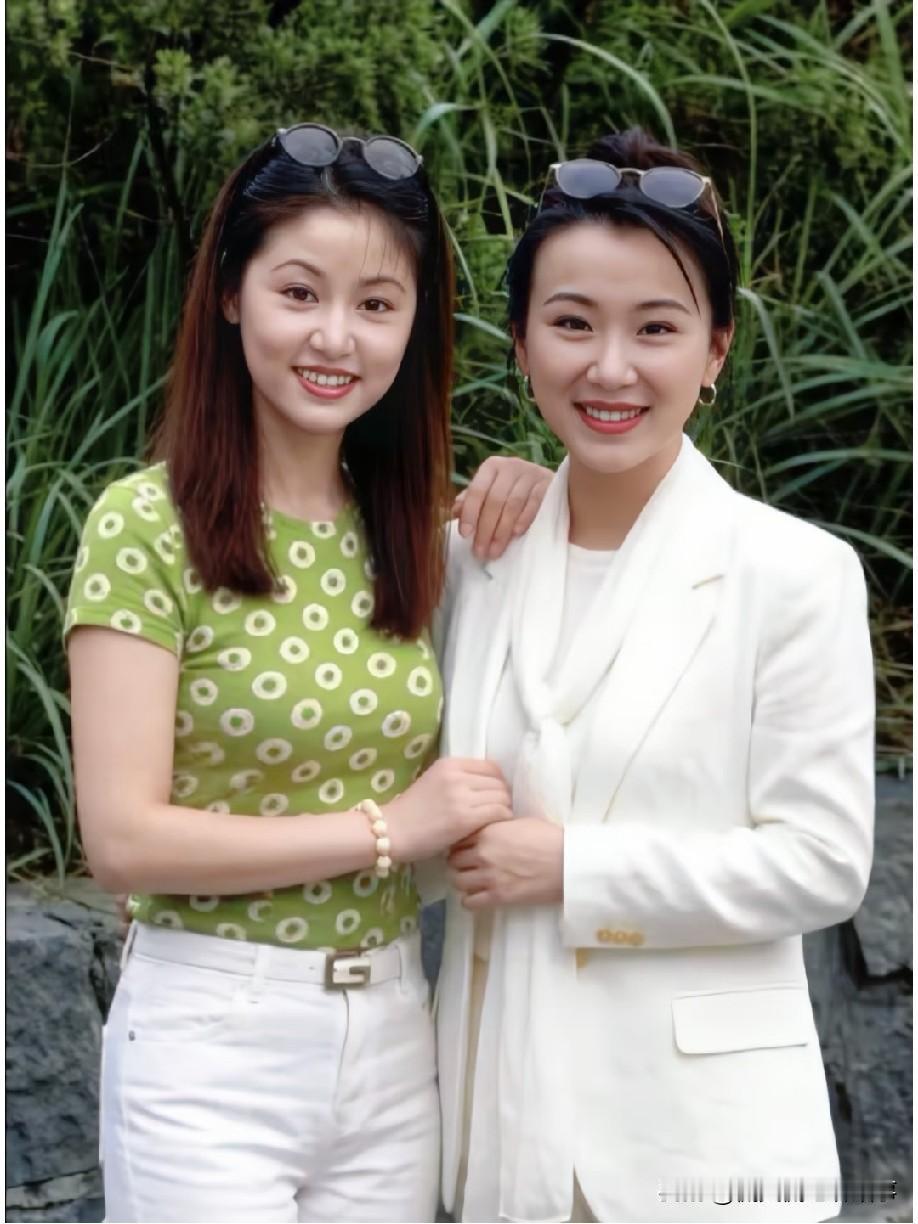 1997年，21岁的林心如和29岁的萧蔷，美人同框好养眼✨
 
好久没看到这么有