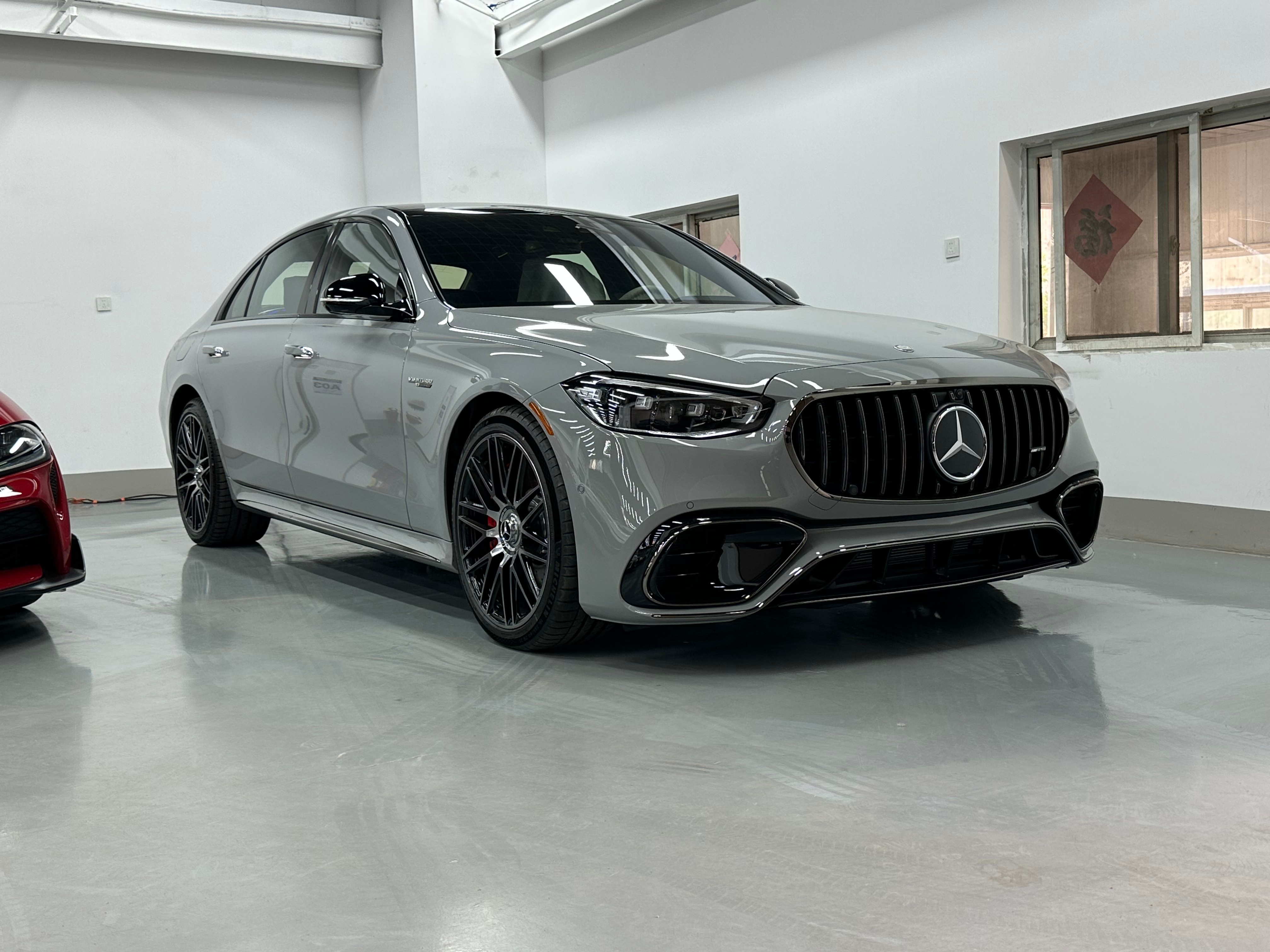 今天拆箱，S63AMG Edition 1首发限量版 这个红碳纤维好骚啊～ ​​