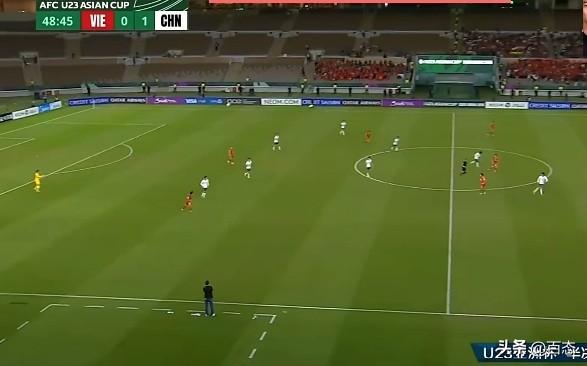 计划有变准备夺冠？U23亚洲杯半决赛中国队对阵越南队，中国在下半场利用角球进入一