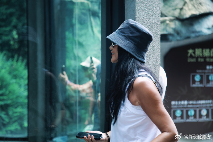 花少 花儿与中老年怎么说还得是网友会想呢！近期瞿颖的一段视频引发了网友对中老年一