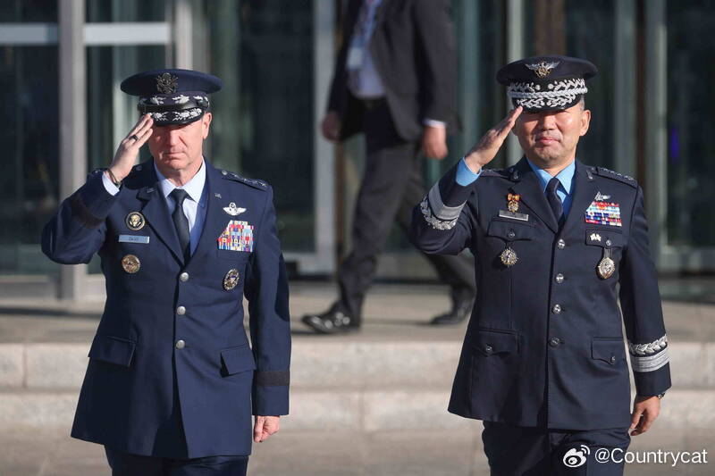 【全面清洗？韩国拟撤换联合参谋本部40名将官 意在消除尹锡悦戒严余波】海外新鲜事