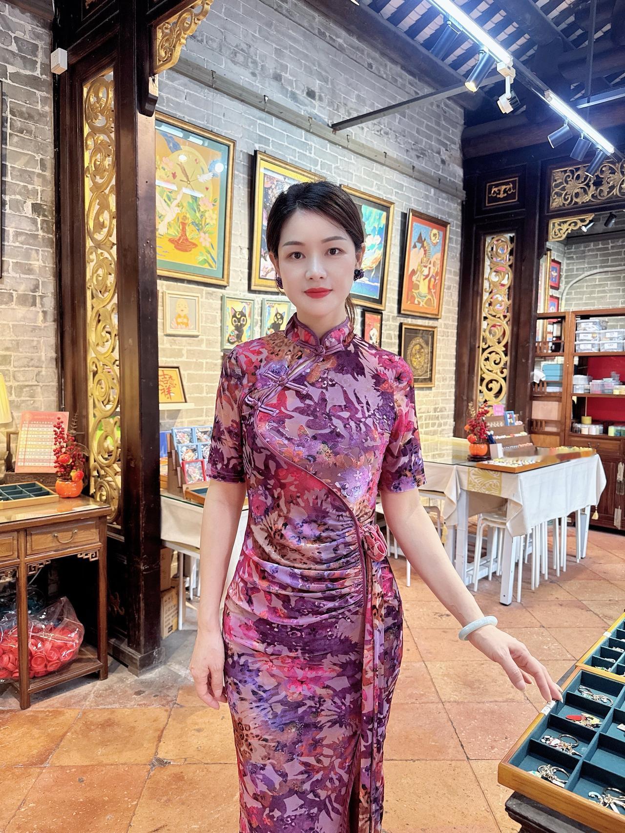 生活不是缺少美，而是缺少发现美的眼睛；
热爱生活，生活才会以热爱回报你。新中式服