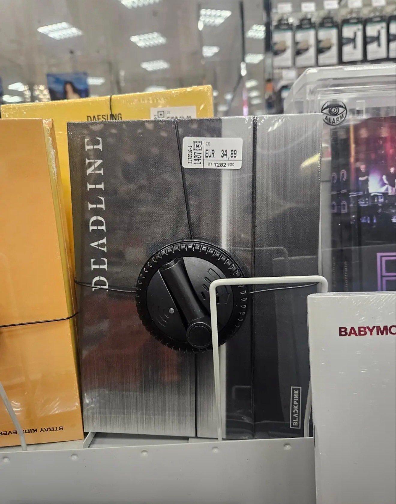 BLACKPINK的线下实体专辑，虽然已经摆在货架上但还未开始售卖，如果有人想偷