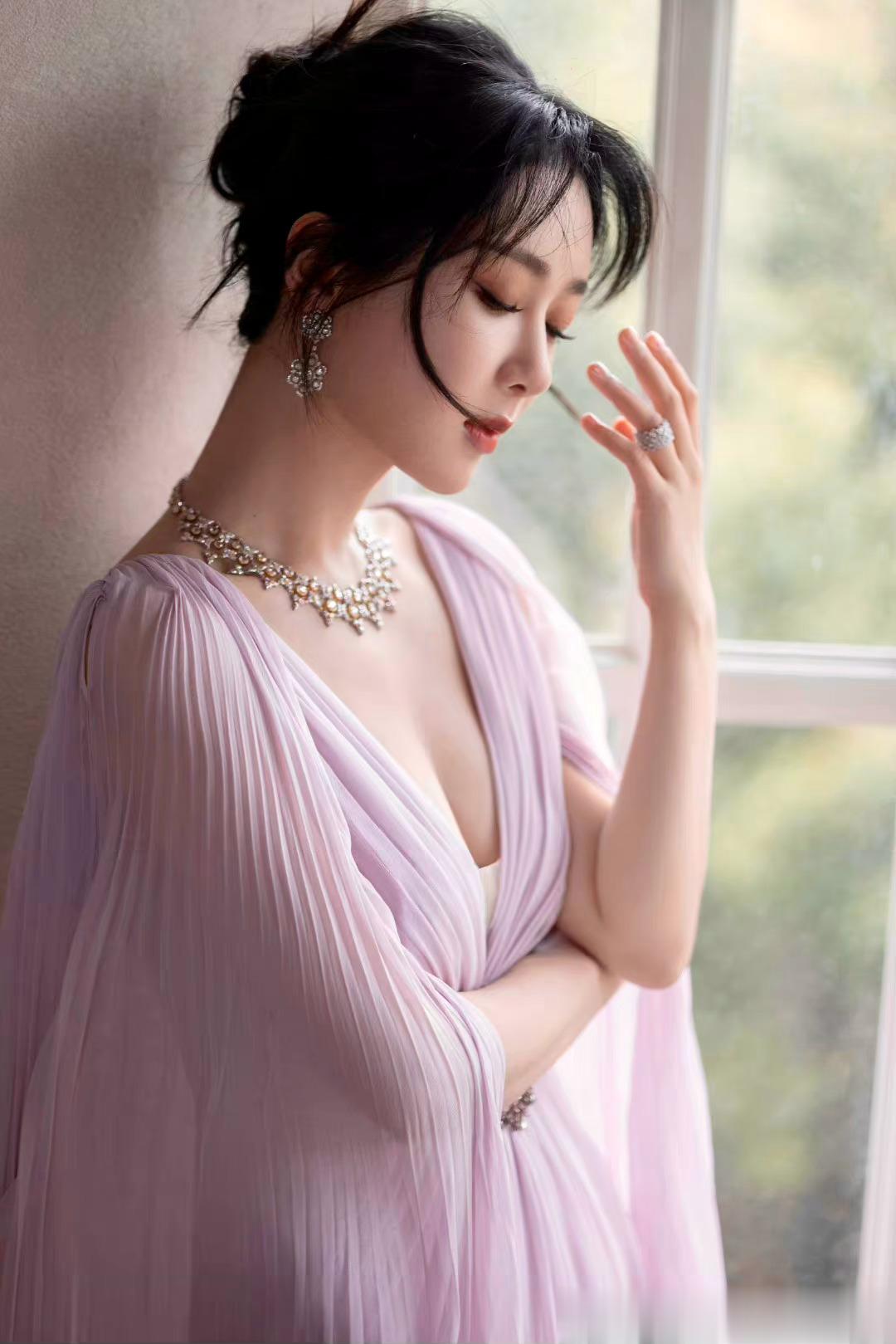 气球再大，现实只要一根针就可以将她毁灭。 当你是天空的时候，既包容了一切，也无处