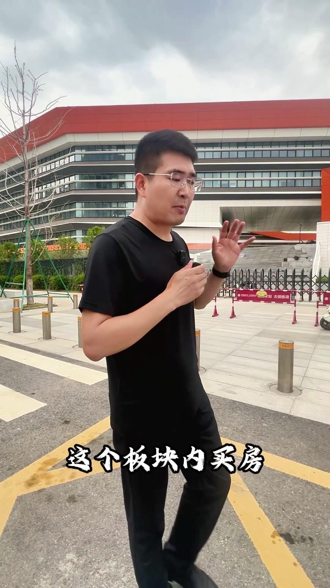 教育资源：这个板块教育资源丰富，吸引了很多购房者。

楼盘选择：区域以4代住宅为