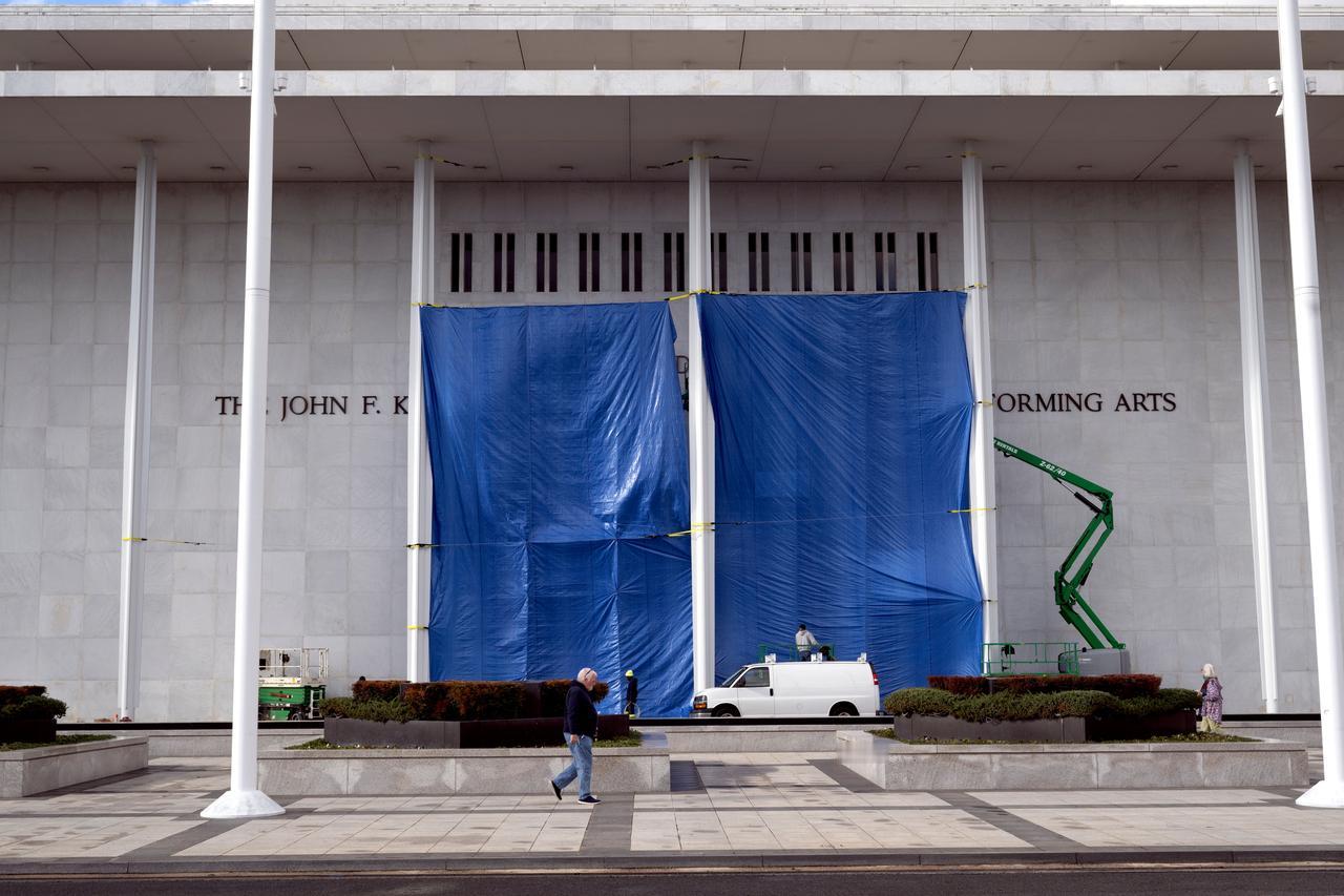2月1日，美国总统特朗普通过其社交媒体平台宣布，位于华盛顿特区的约翰·肯尼迪表演