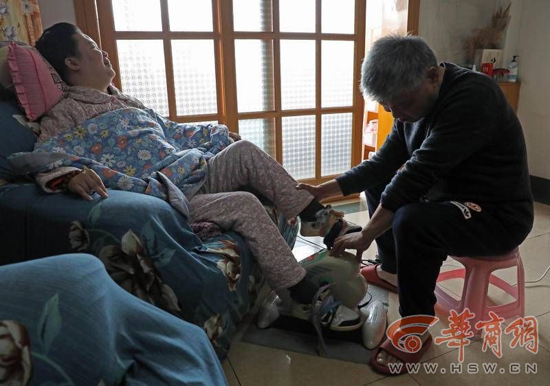 守护植物人女儿近10年 夫妻俩用爱将她唤醒