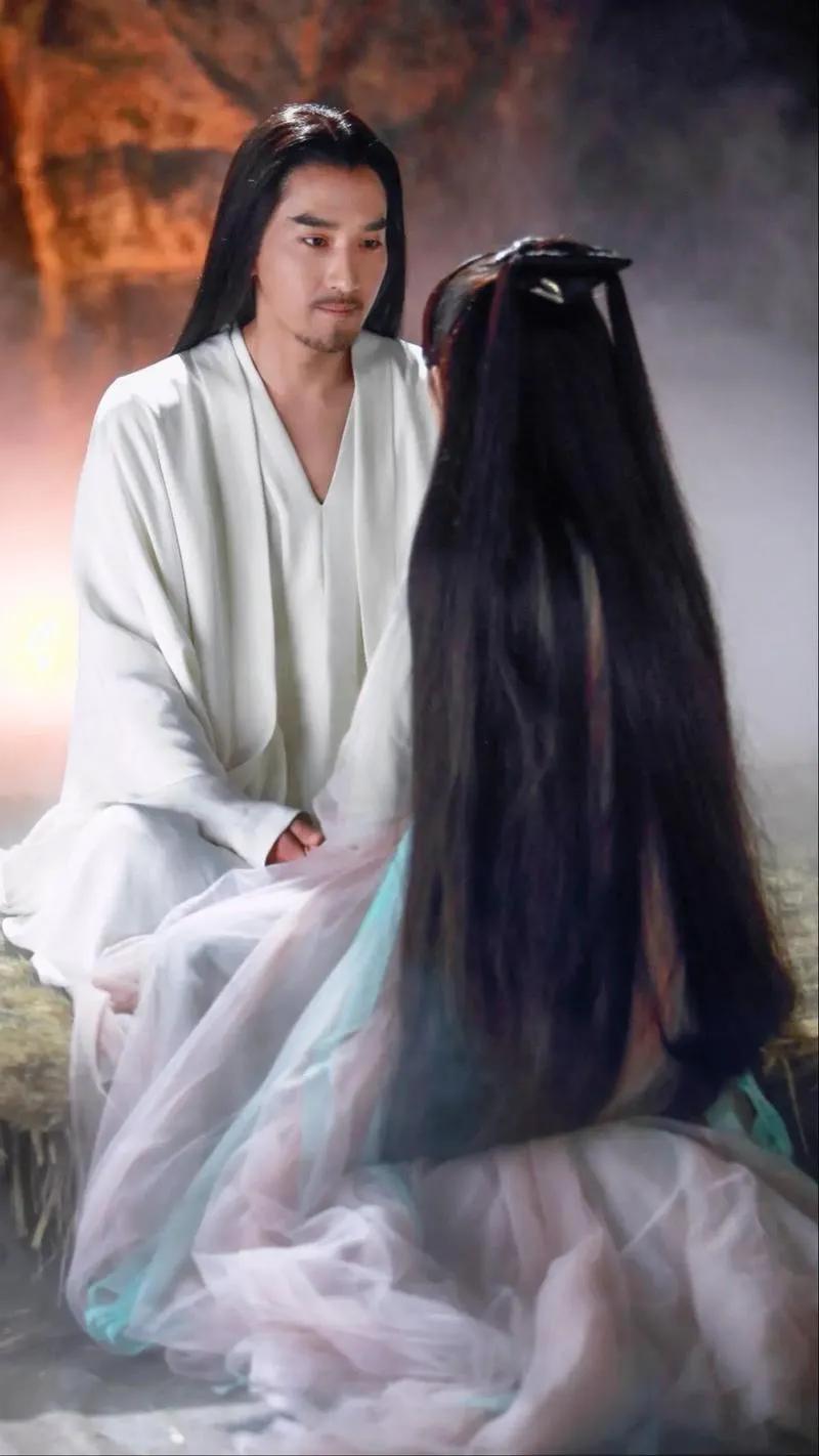 啥是爆款剧：播出时全员在评论，播出后很长的长尾效应
还不知道，举几个例子大家就明
