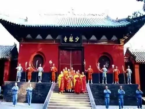 在民众的传统认知里，佛门寺院本应是清幽的修行之地，晨钟暮鼓、梵音袅袅，僧人们一心