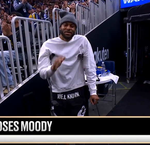 穆迪来现场了    这远看我还以为一哥呢 