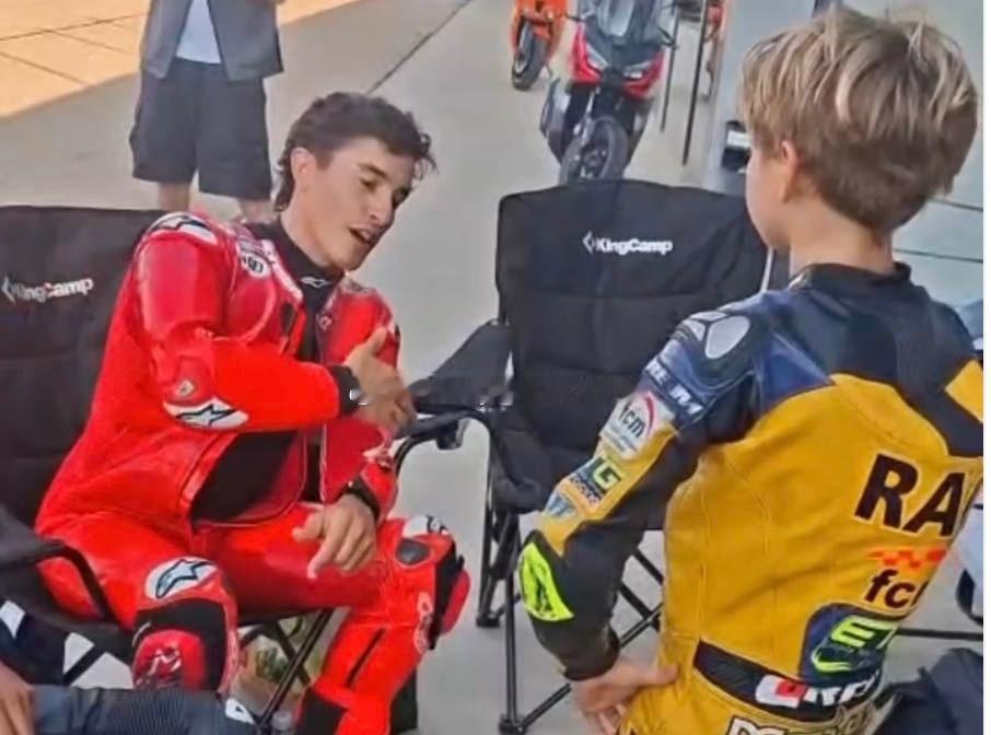 Marc Marquez在阿拉贡为年轻新星上课……而这个孩子也是 Valenti